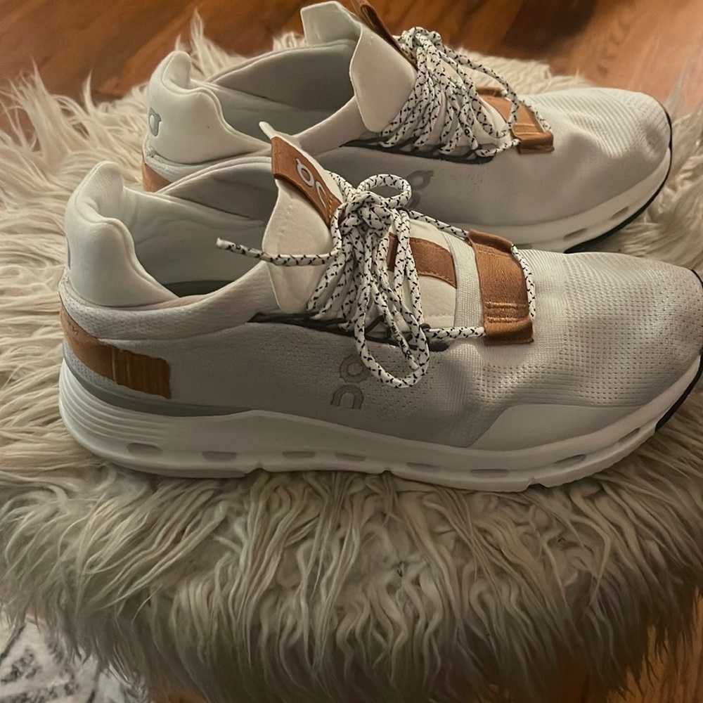 OnCloud cloud nova mens 8.5/ womens 10.
